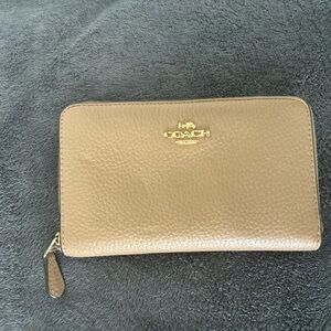 Coach Medium ID Zip Wallet in Beige.